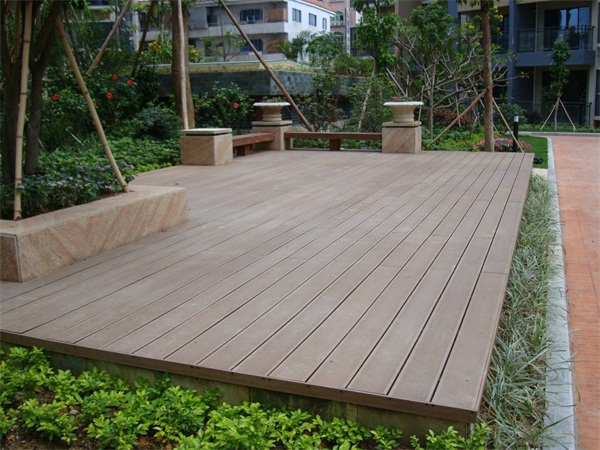 成都木塑地板厂家浅析：木塑护栏有哪些特性？